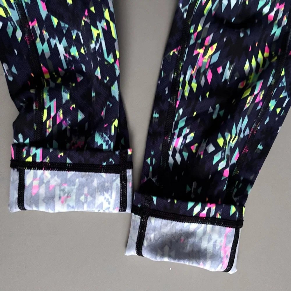 VICTORIA’S SECRET VSX Bold Neon Aztec Geometrical Print Sporty Knockout Leggings - Picture 5 of 8